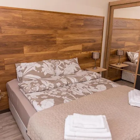 Apartmanhotel Pause 3*